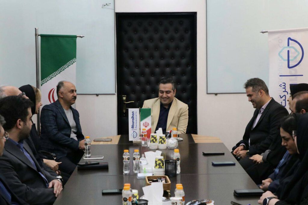 گزارش تصویری/ تقدیر مدیرعامل داروسازی ابوریحان از پرسنل واحد‌ مالی، به مناسبت روز حسابدار