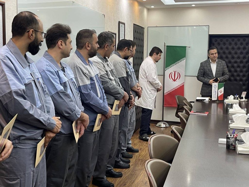 گزارش تصویری/ تقدیر مدیرعامل داروسازی ابوریحان از پرسنل واحد فنی و مهندسی به مناسبت پنجم اسفندماه روز مهندس